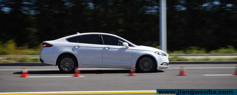 刹车失灵采取什么措施？刹车失灵可以拉手刹吗